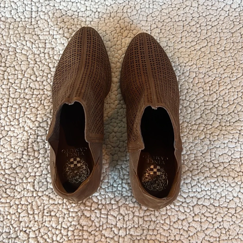 Vince Camuto ankle boot